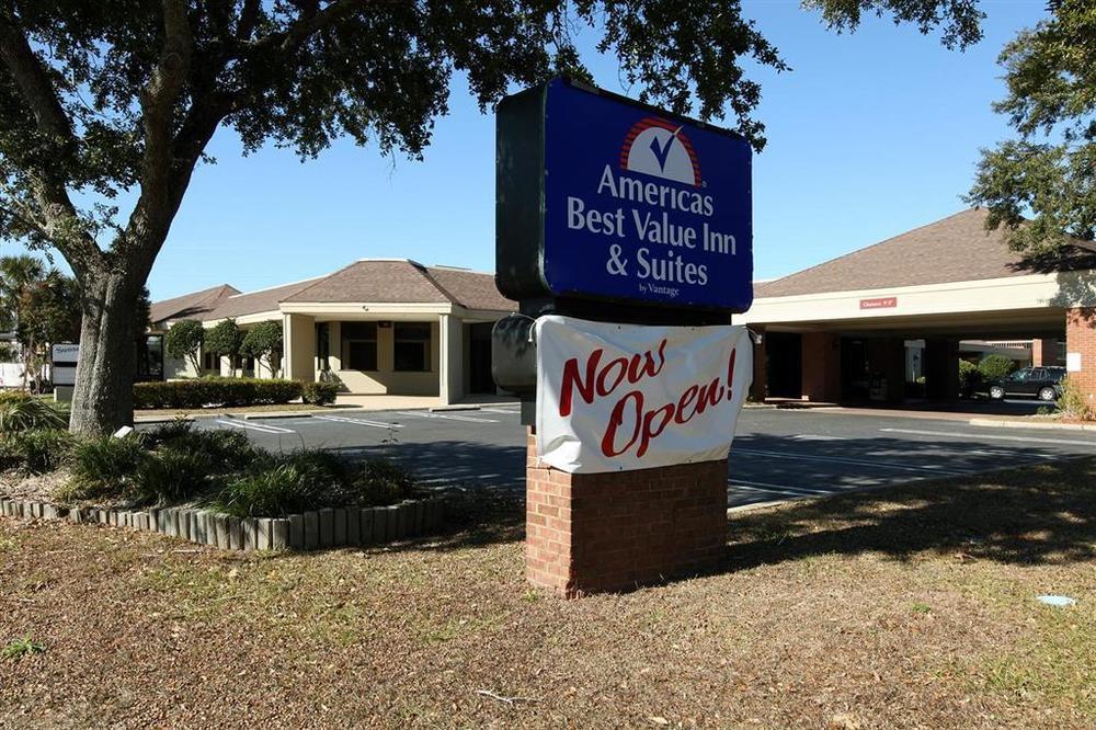Rest And Relax Inn Pensacola Exterior photo